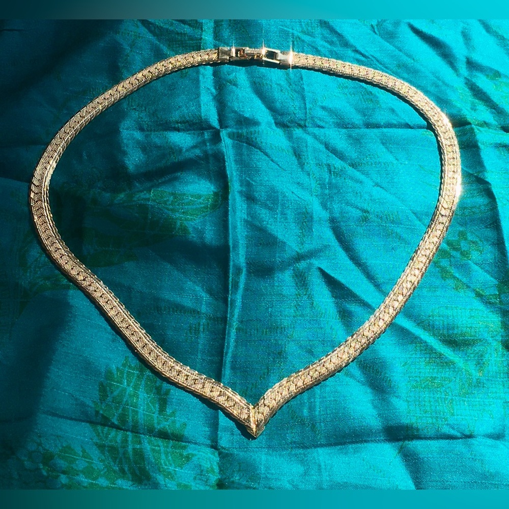 VINTAGE NAPIER luxury gold necklace Metallic Feminine Delicate Elegant 18 inch - Picture 3 of 5